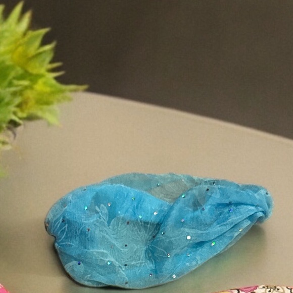 Three super cute headbands - Picture 8 of 8